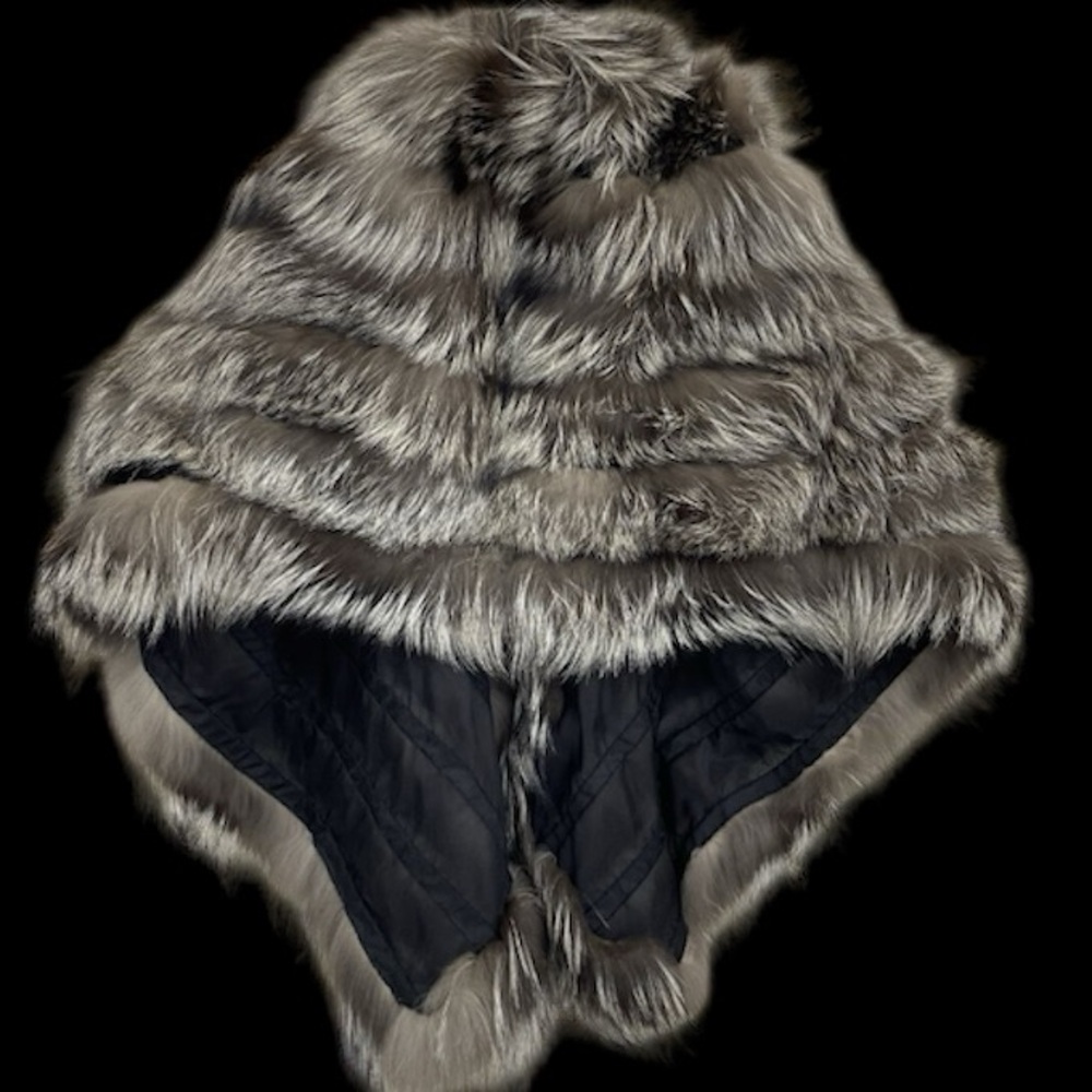 Giorgio Armani Fox fur shawl stole - Picture 3 of 7